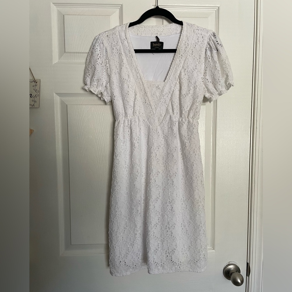NWT Laundry By Shelli Segal Women’s 2 Ivory Lace dress Feminine Chic and Classic